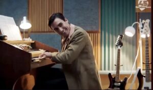 Raúl Cabrera participa en 45 Revoluciones, Serie dirigida por David Pinillos. "Bambú Producciones".